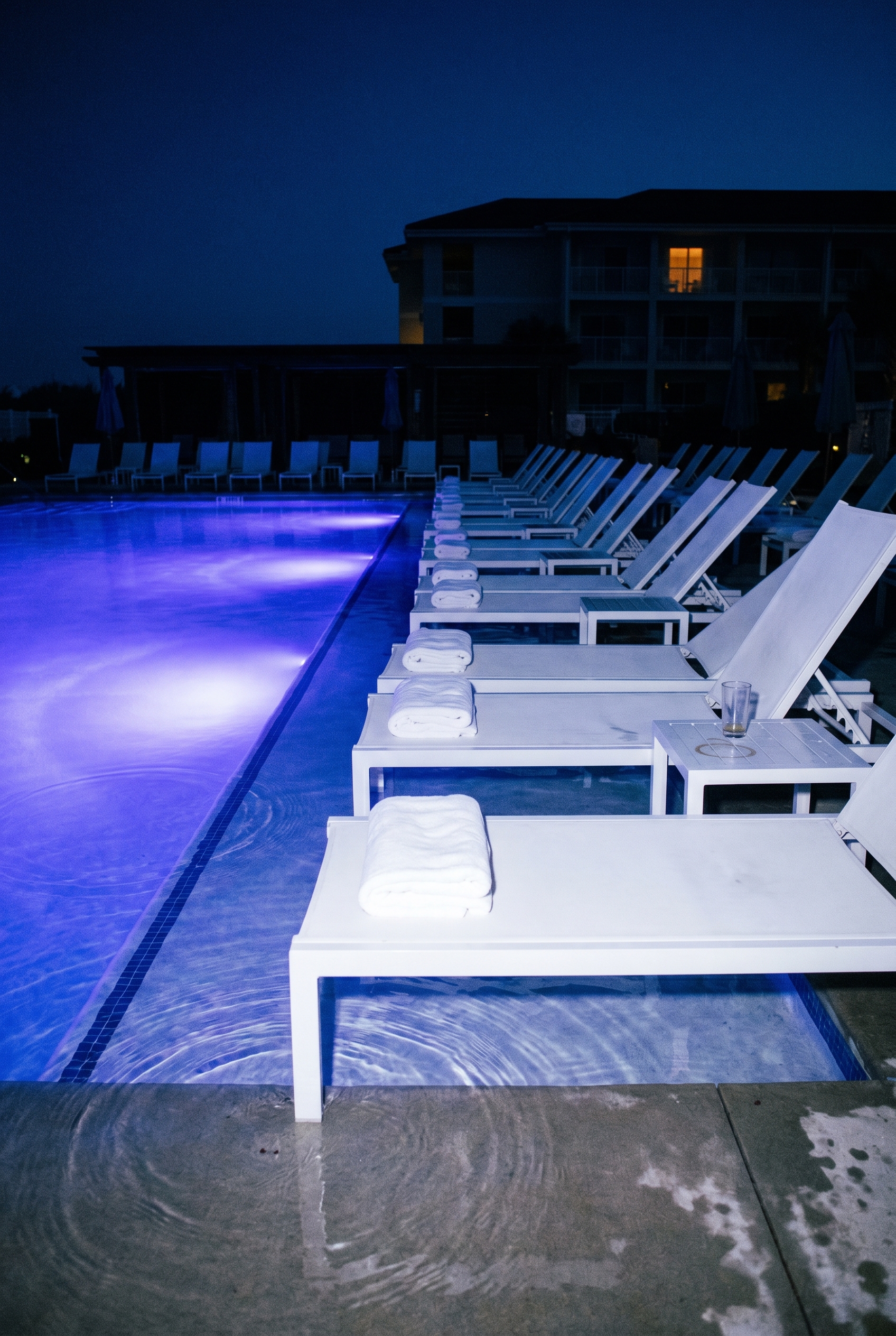 Before Sunrise, Loungers